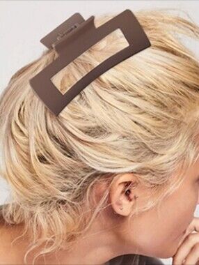 3 FOR $15  💕 Strong Hold Claw Clip Fashionable Hair Accessories